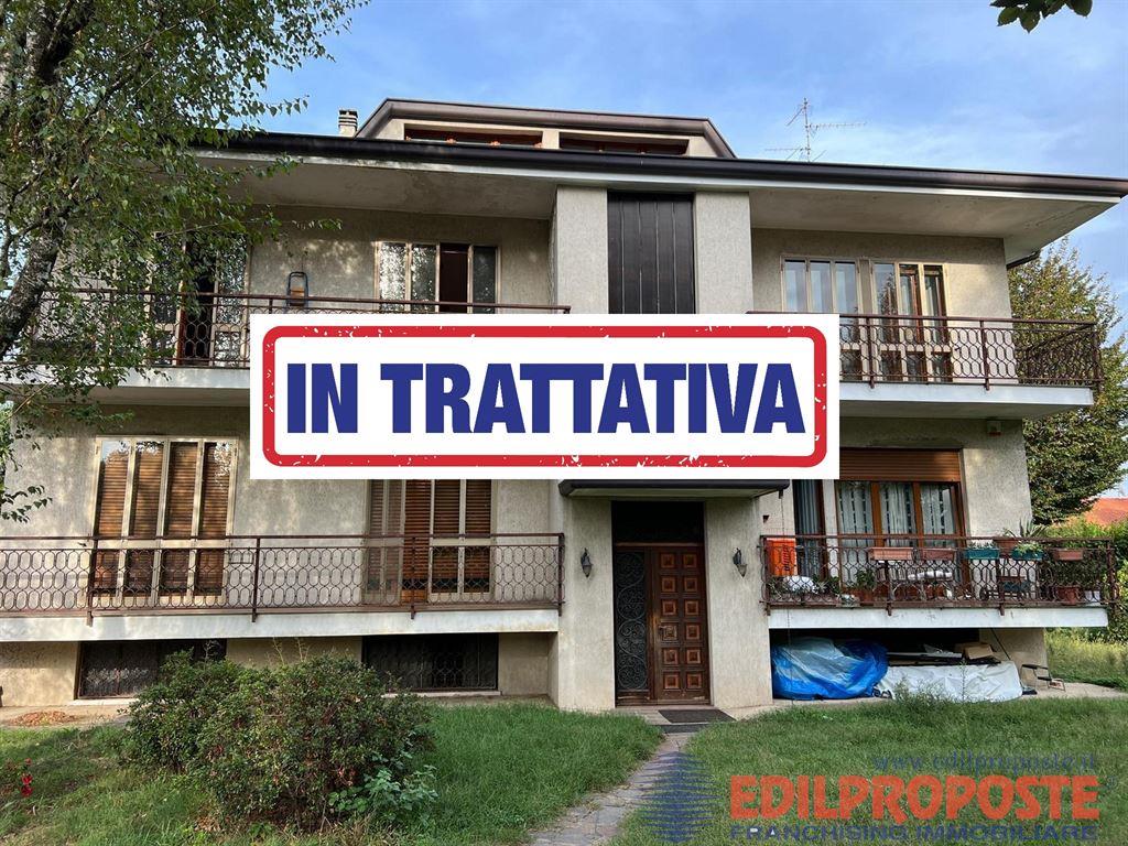 3 LOCALI IN PICCOLO CONTESTO