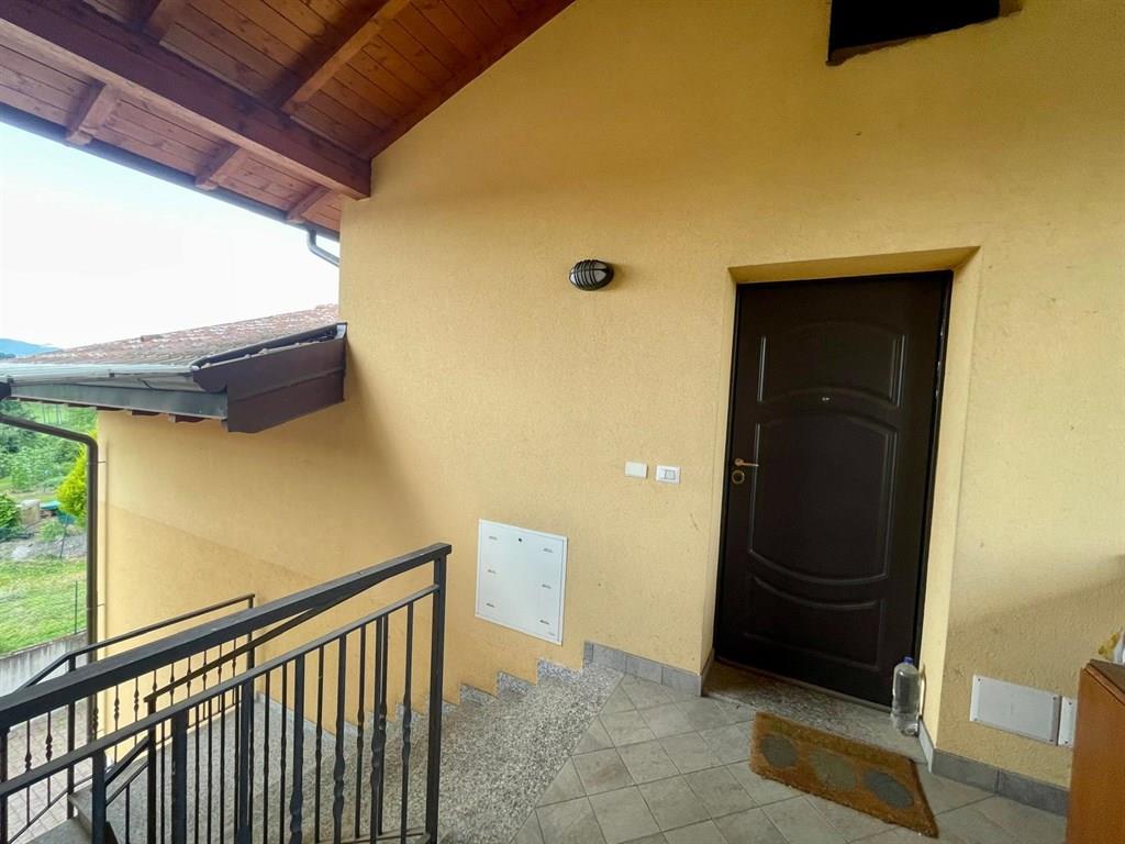 Appartamento mansardato - trilocale non arredato con doppi balconi e box doppio