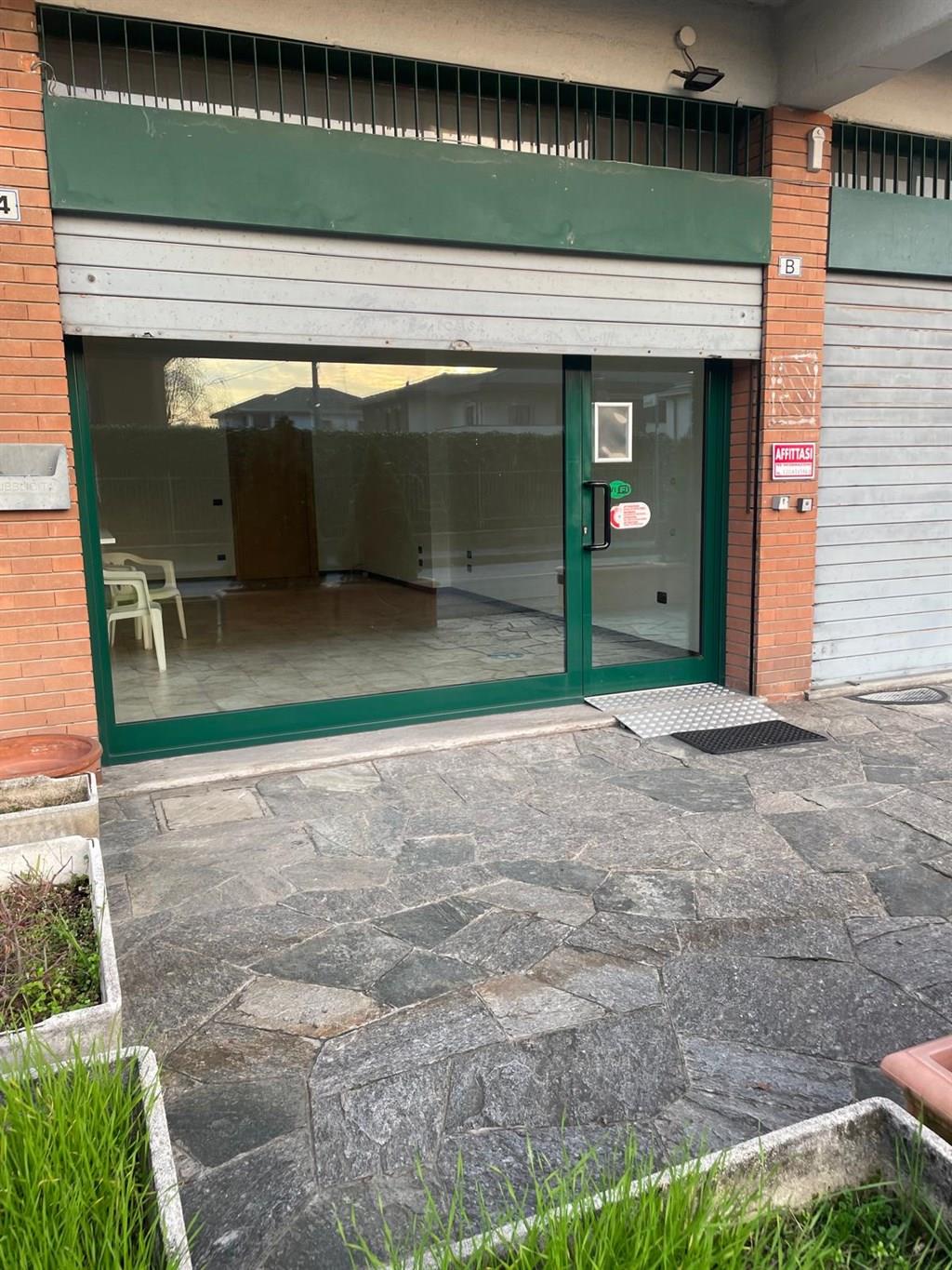 lbz420 - Libero subito!! a soli 420 € mensili.. affitatsi ottimo uffcio open space con pompa di calore, vetrina e posto auto da vedere!