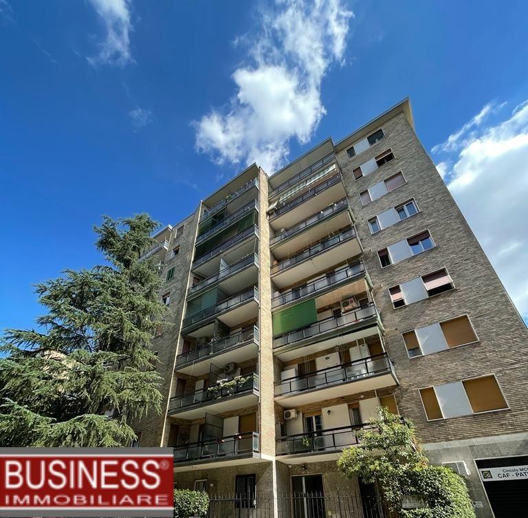 MILANO, MM BANDE NERE - AMPIO BILOCALE ARREDATO