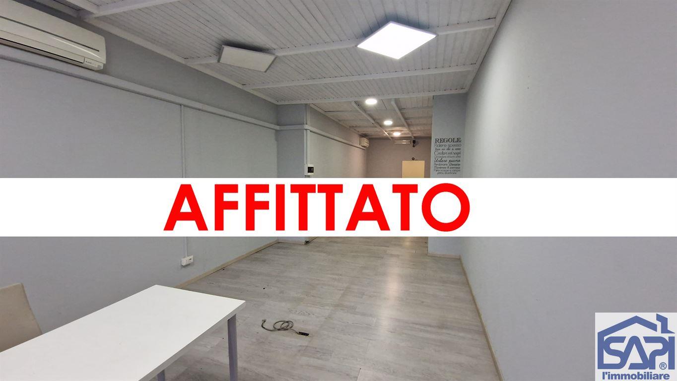 Affitto Negozio con Vetrina in Comune di Lesmo - 90 mq