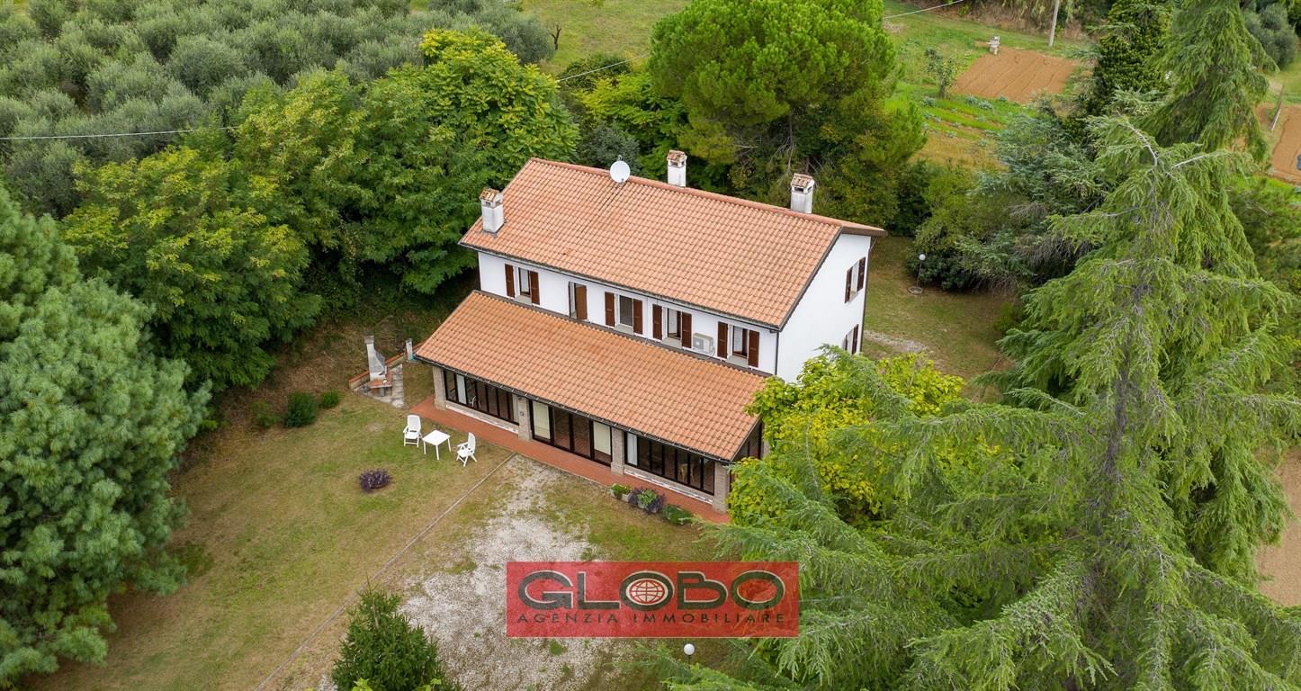 PONTE ABBADESSE di Cesena: CASA SINGOLA con ampi spazi interni ed esterni, e TERRENO AGRICOLO