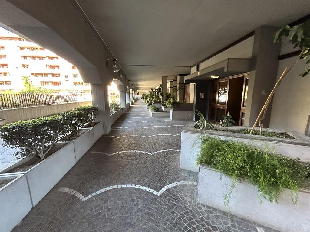 Eur-Torrino trilocale con terrazzo posto auto e soffitta