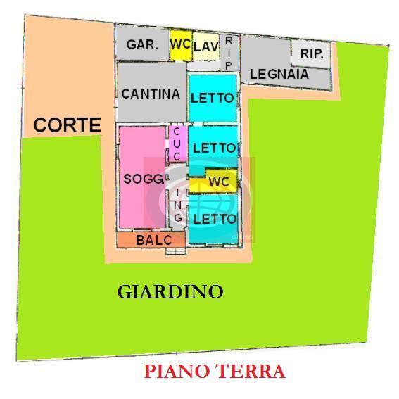 Vendita di una casa singola a Cesena, con tre camere da letto, due bagni, ampia zona giorno, garage, cantina e corte privata