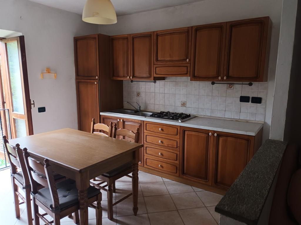 Monastero di Vasco (CN) frazione Comini, casa parzialmente arredata