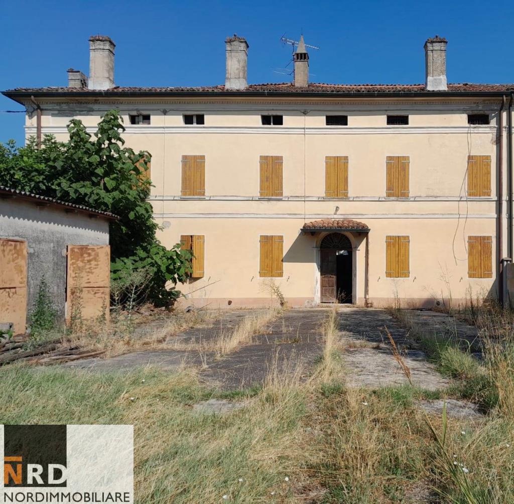 Ampia CASA di Campagna DA RISTRUTTURARE