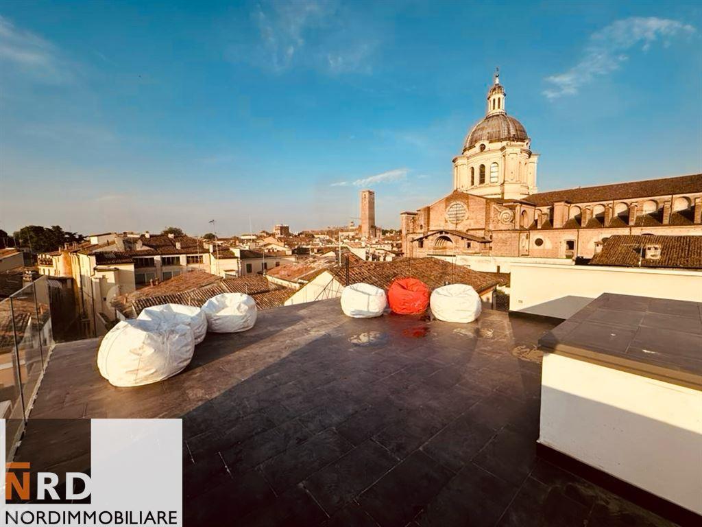 Elegante casa mantovana terra/cielo con splendido Terrazzo