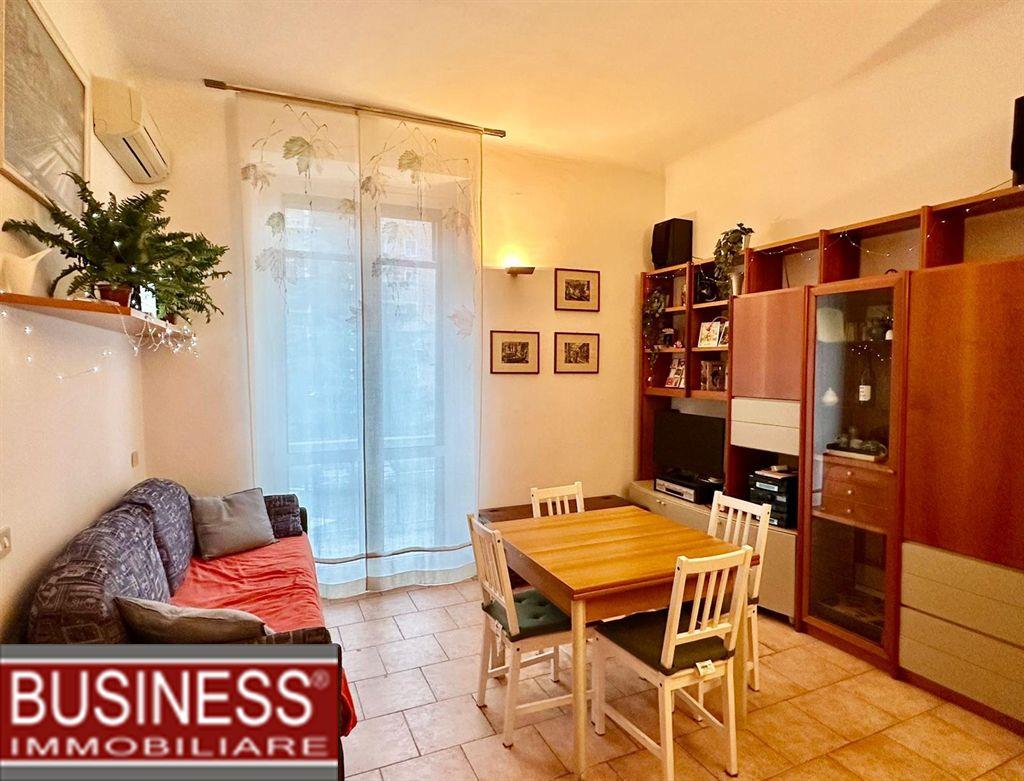MILANO, ROMOLO - BILOCALE ARREDATO CON BALCONE