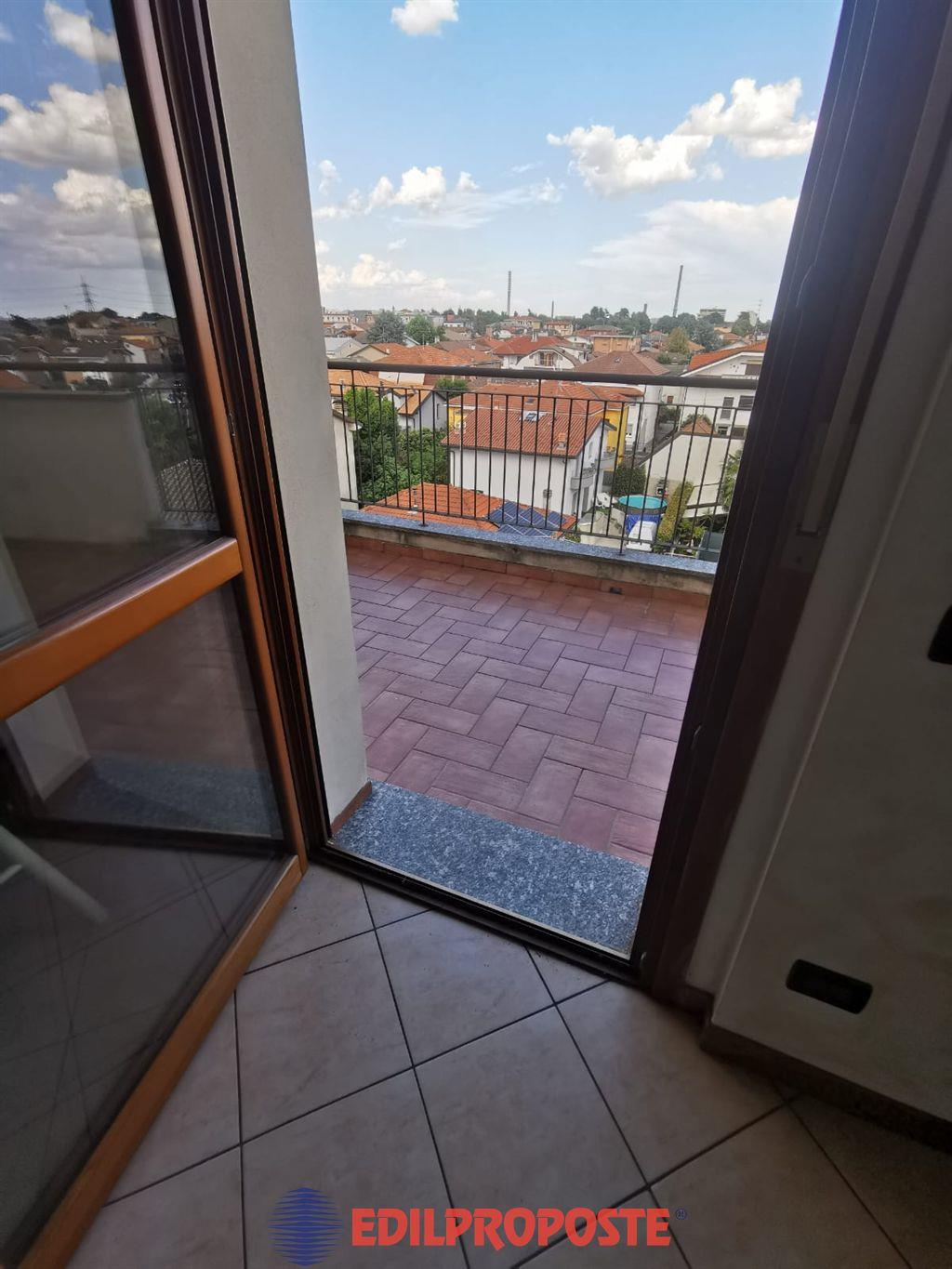 AFFITTIAMO monolocale con terrazzo e cantina