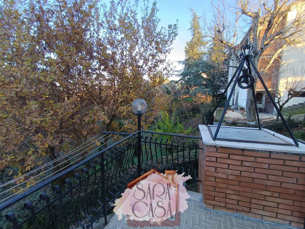 CASA BIFAMILIARE SU LOTTO DI OLTRE 800 MQ