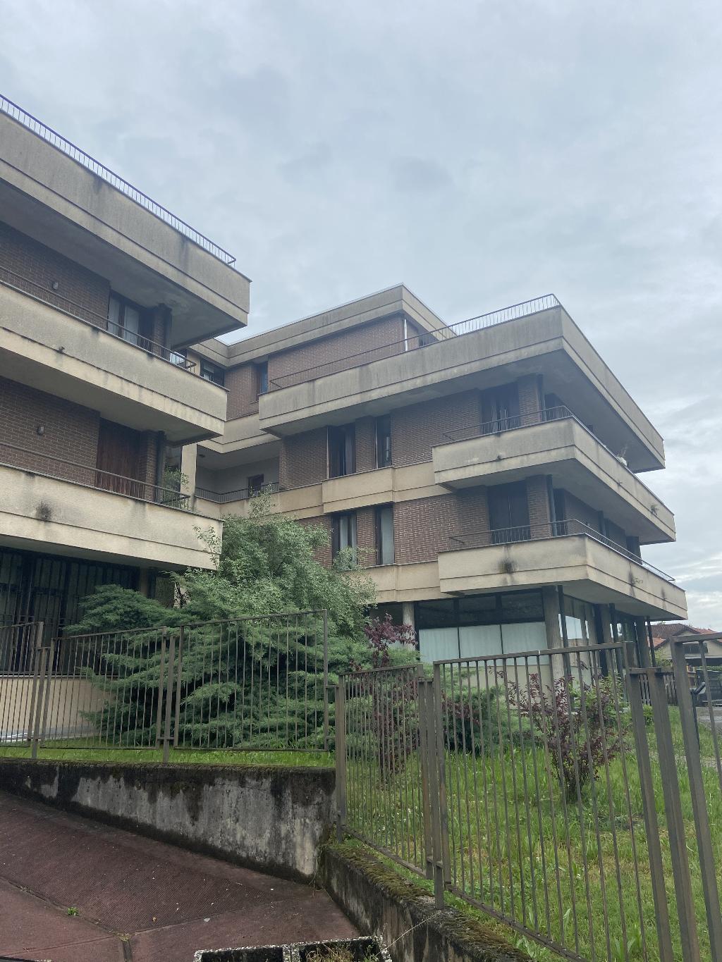CASTANO OTTIMO 4 LOCALI DI 150 MQ CON AMPIO BALCONE