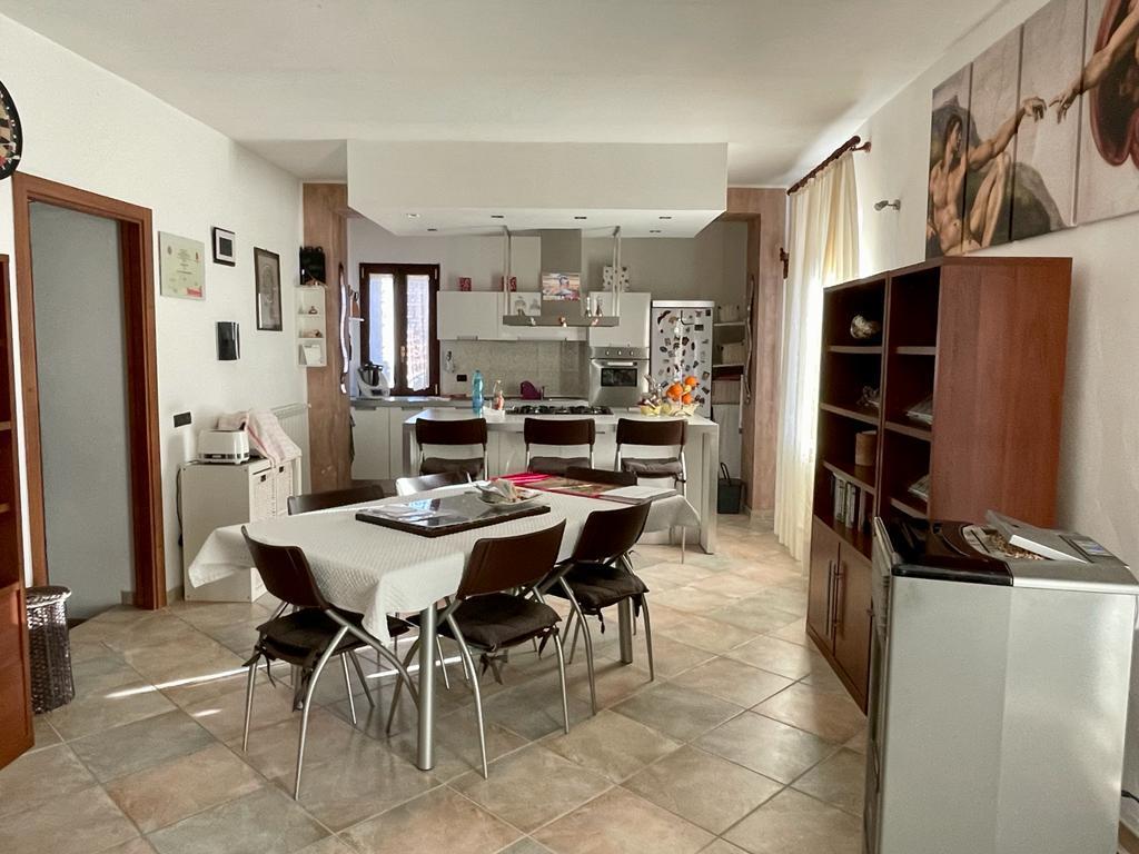 gl139 - ottimo ampio trilocale doppi servizi, solaio mansardabile box auto