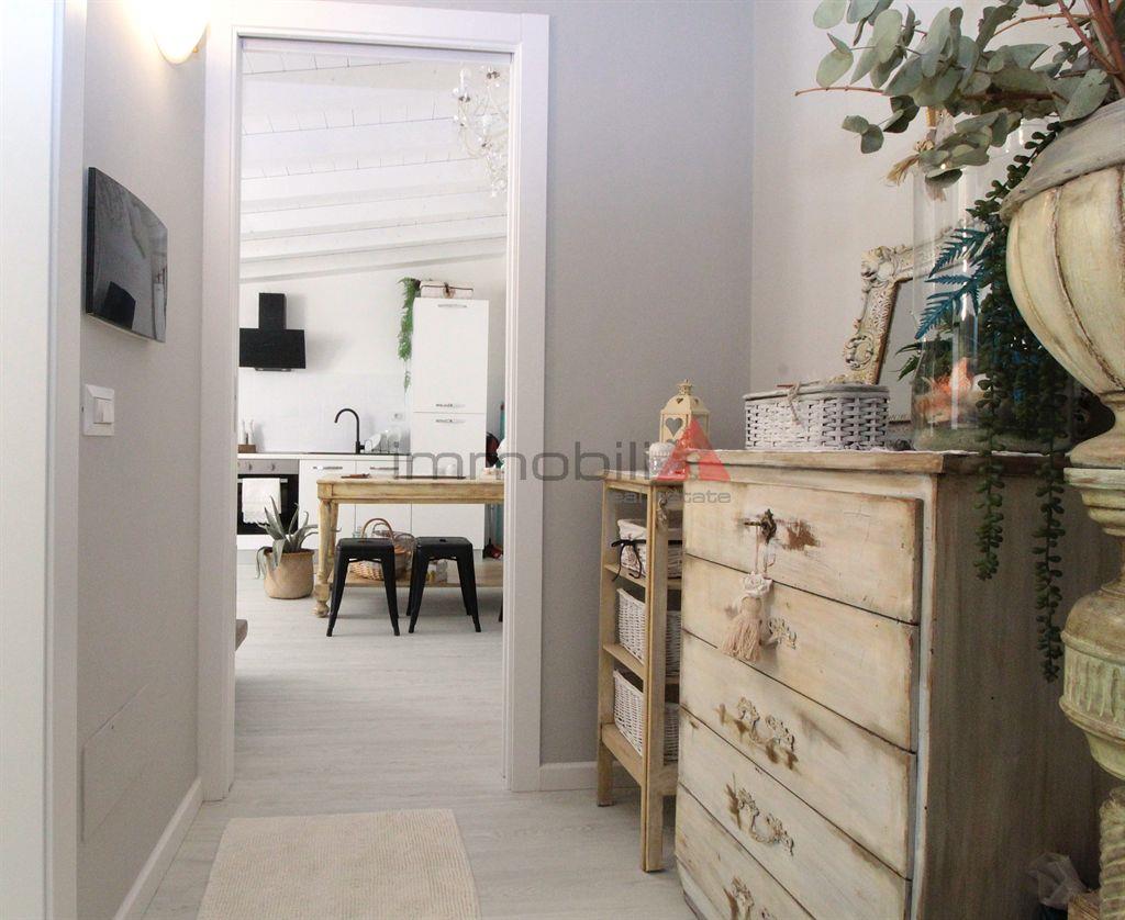 Affascinante Bilocale Arredato Stile Shabby Chic in Pieno Centro Storico a Seregno - Box Incluso