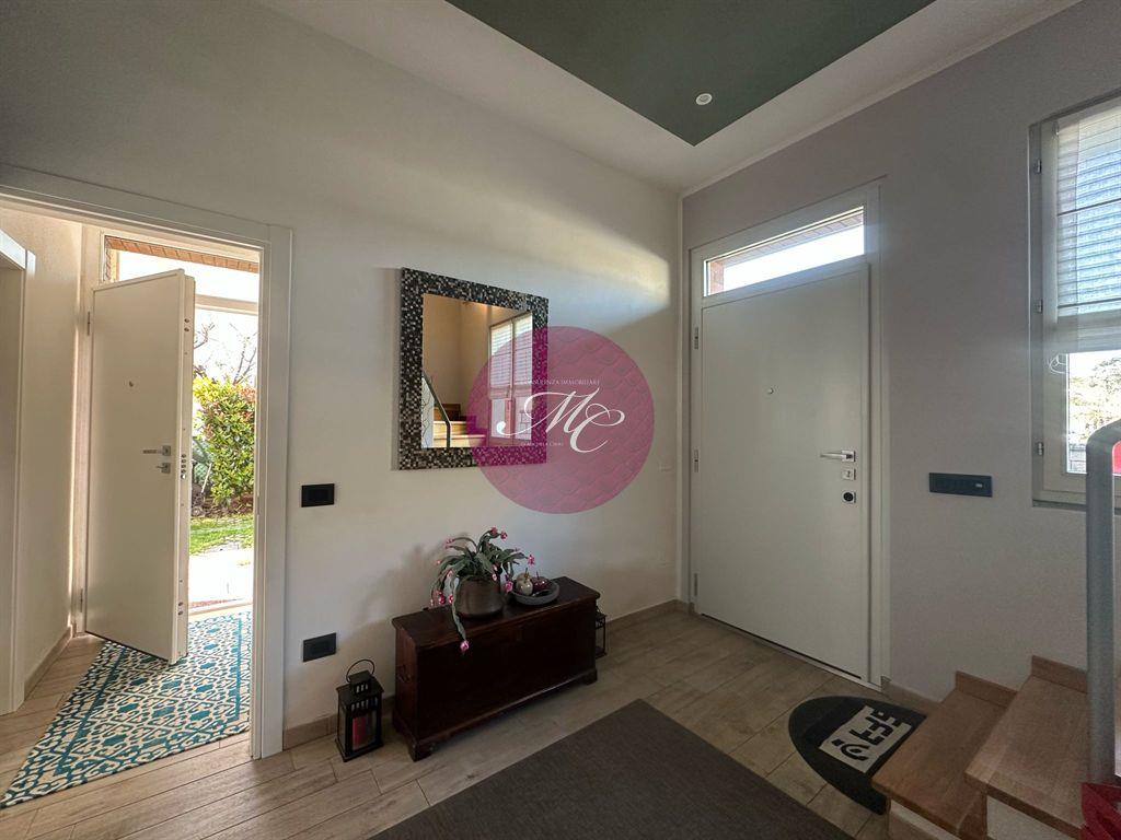 SAN BARTOLO (RA): Casa indipendente ristrutturata abbinata ad un lato con giardino