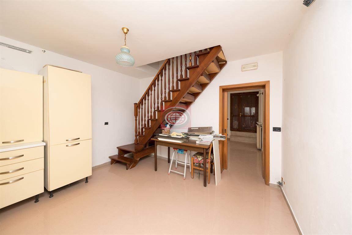 Cesena- VILLA CALABRA (VSC511): piccola casa abbinata con  giardinetto, parzialmente  da ristrutturare.