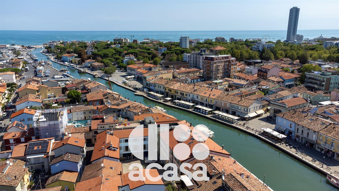 ATTIVITA' COMMERCIALE SUL PORTO CANALE