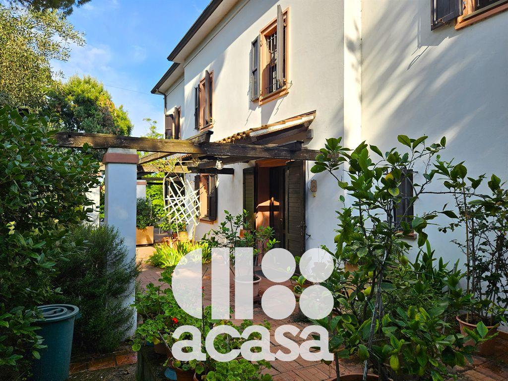 VILLA BIFAMILIARE