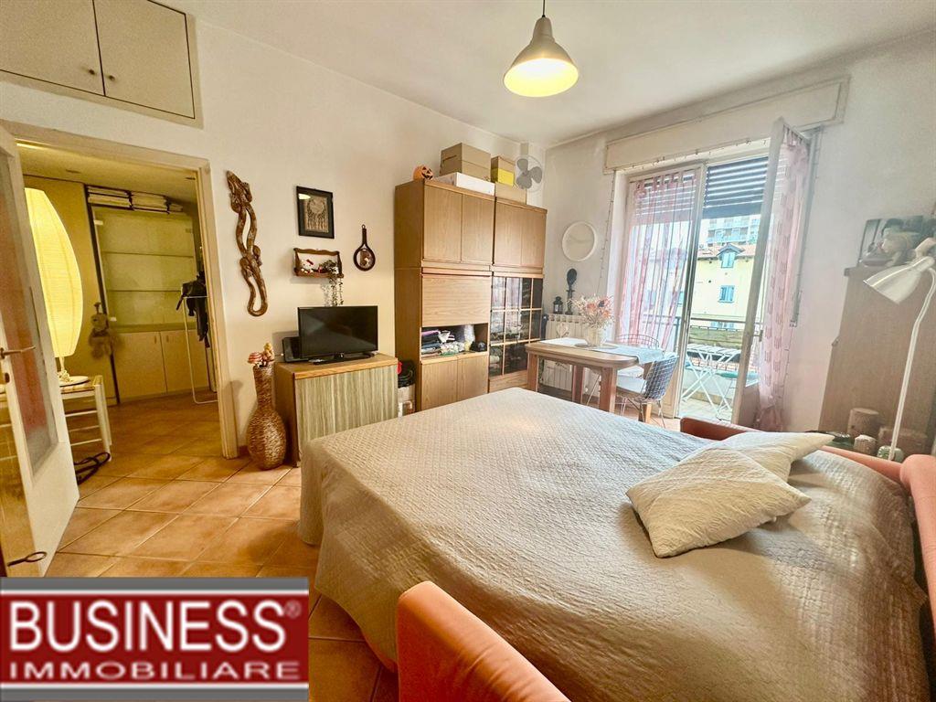 MILANO, RIPAMONTI/VAL DI SOLE - AMPIO MONOLOCALE ARREDATO