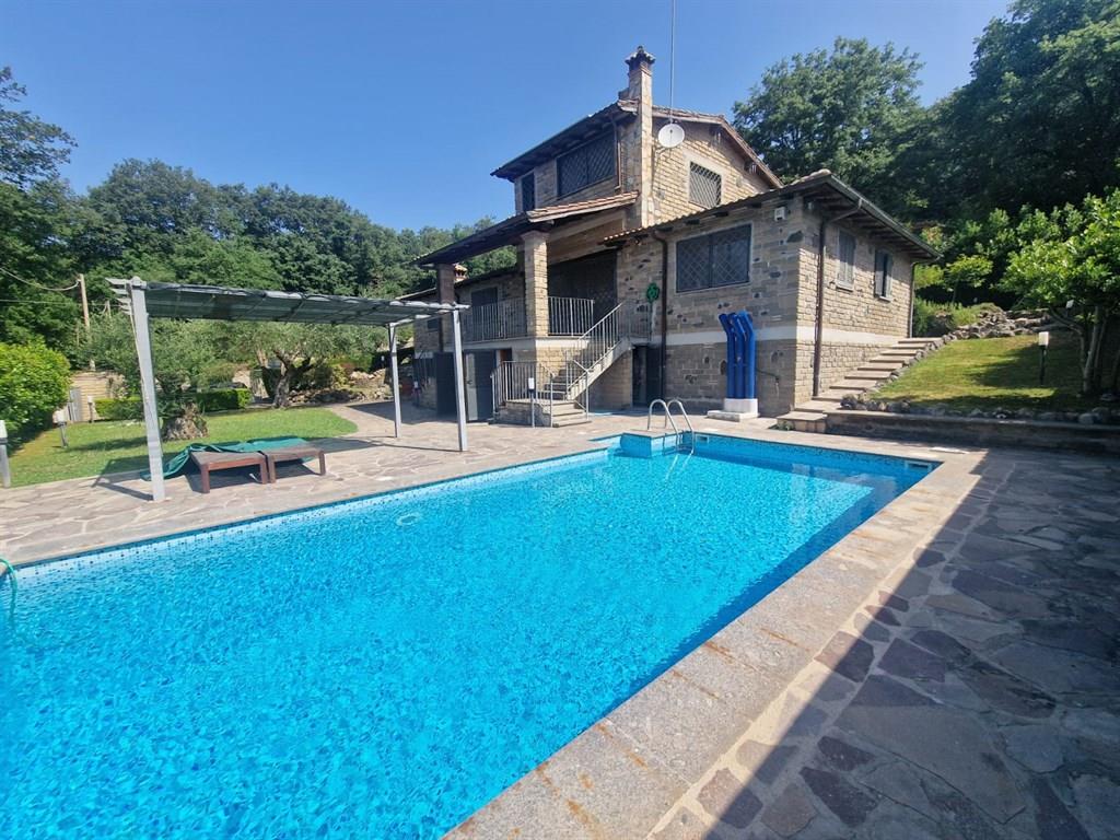 TREVIGNANO ROMANO - SPLENDIDA VILLA UNIFAMILIARE  CON PISCINA