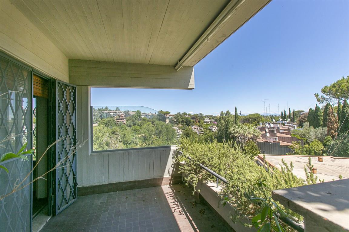 CAMILLUCCIA - appartamento ampia metratura con giardino + posti auto e cantina