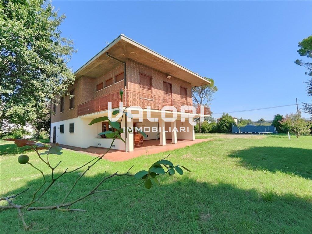 VILLA INDIPENDENTE SU 2 PIANI CON PARCO E FABBRICATO RETROSTANTE DI 355 MQ