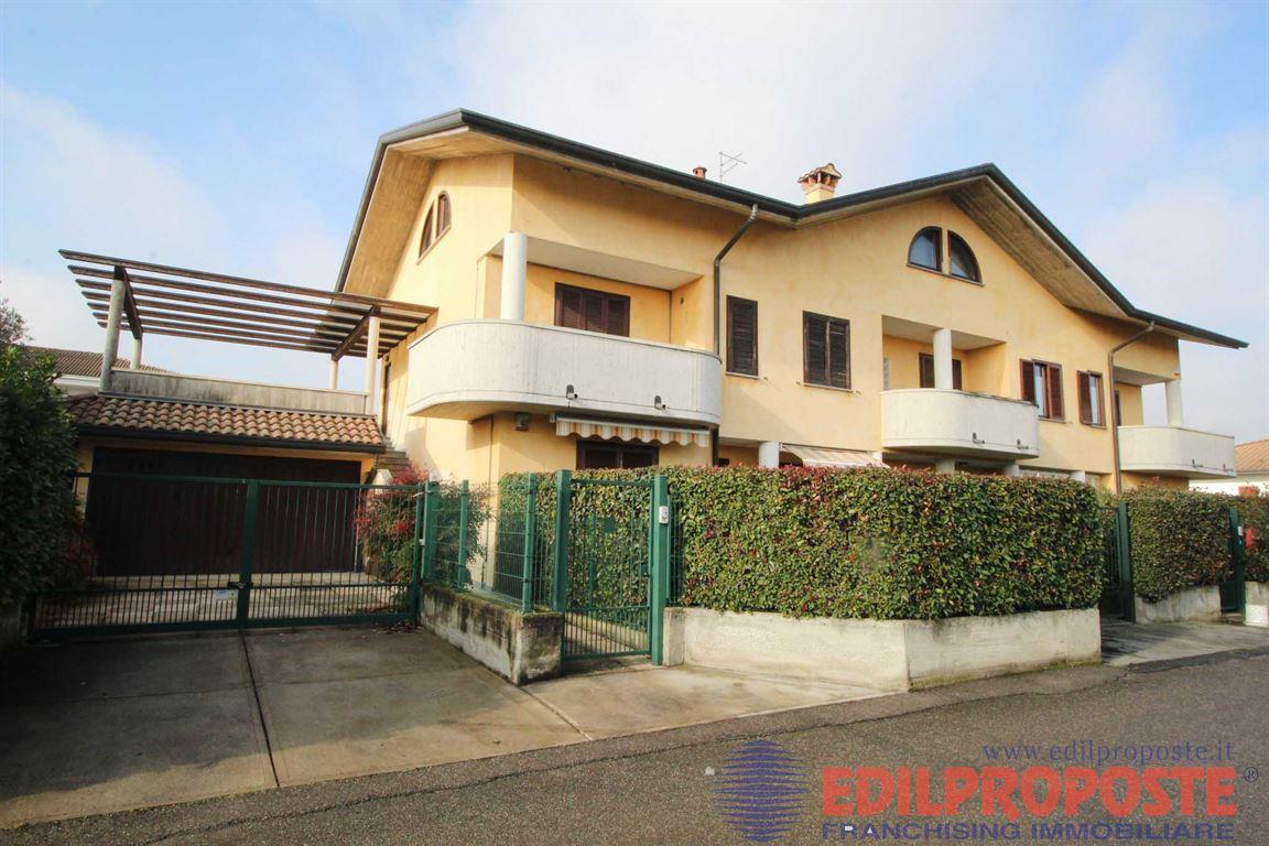 Trilocale con Sottotetto, Giardino, Terrazzo e Box Doppio