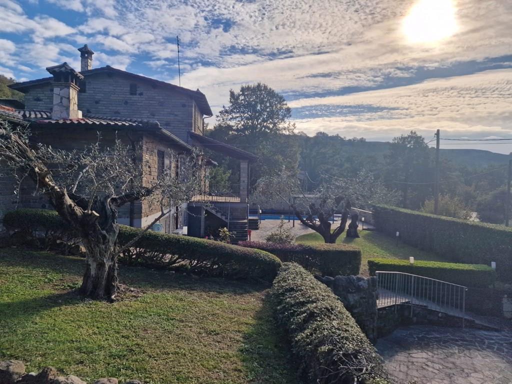 TREVIGNANO ROMANO - SPLENDIDA VILLA UNIFAMILIARE  CON PISCINA