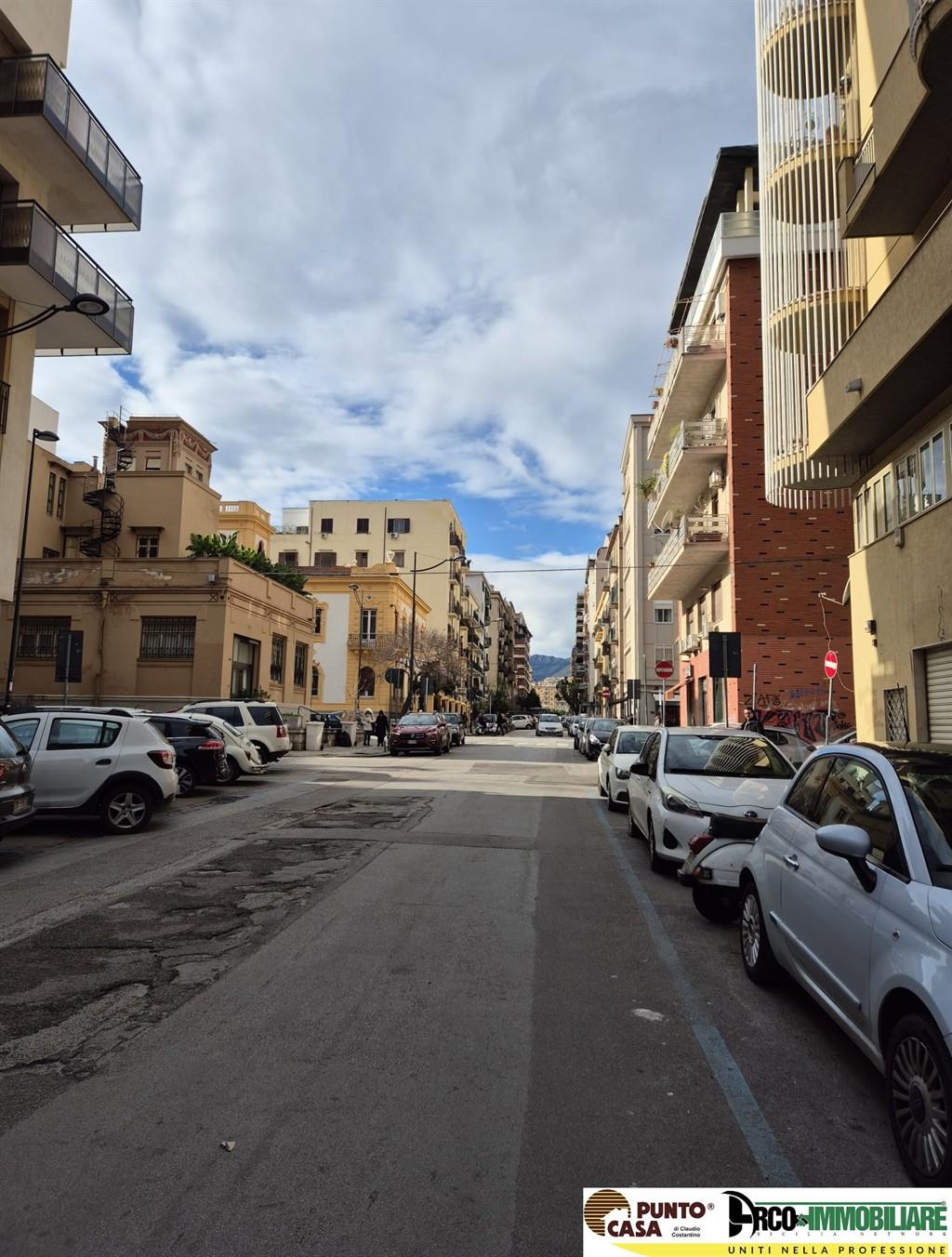 Via Ariosto vendesi uffico 90 mq oltre terrazzino, posto auto