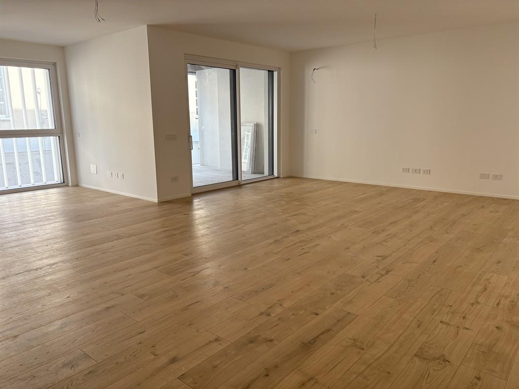 Prestigioso appartamento di tre locali con doppi servizi e loggia vivibile