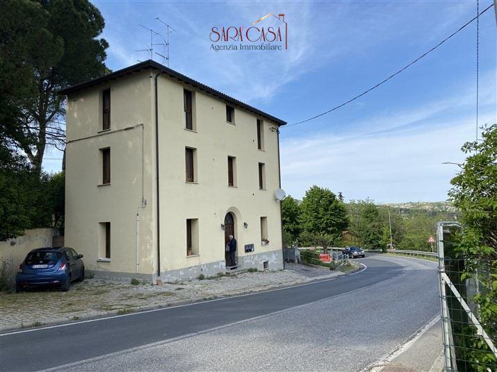 PORZIONE DI FABBRICATO CON DUE APPARTAMENTI