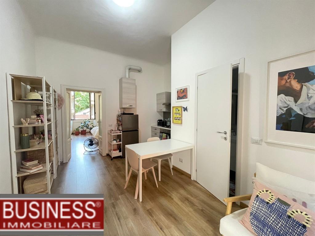 MILANO, MM ISOLA - BILOCALE  ARRDATO DI CUCINA