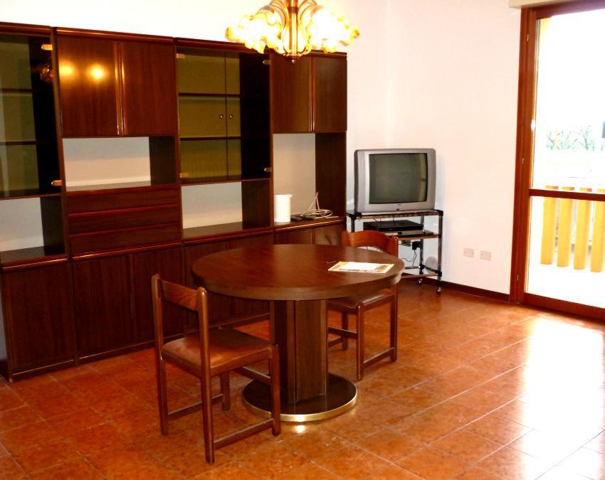 Vendita di un appartamento in buono stato a Cesena, con due camere da letto, cucina abitabile e terrazzo abitabile