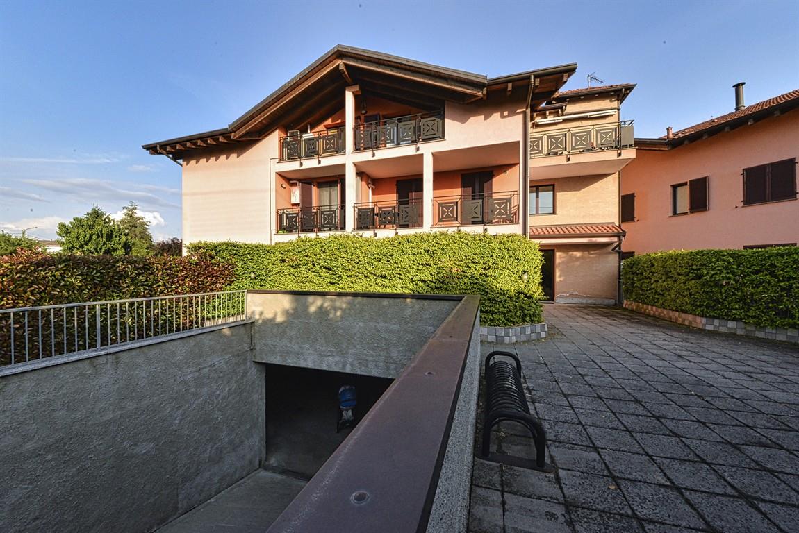 SPLENDIDO TRILOCALE CON BOX A CERIANO LAGHETTO