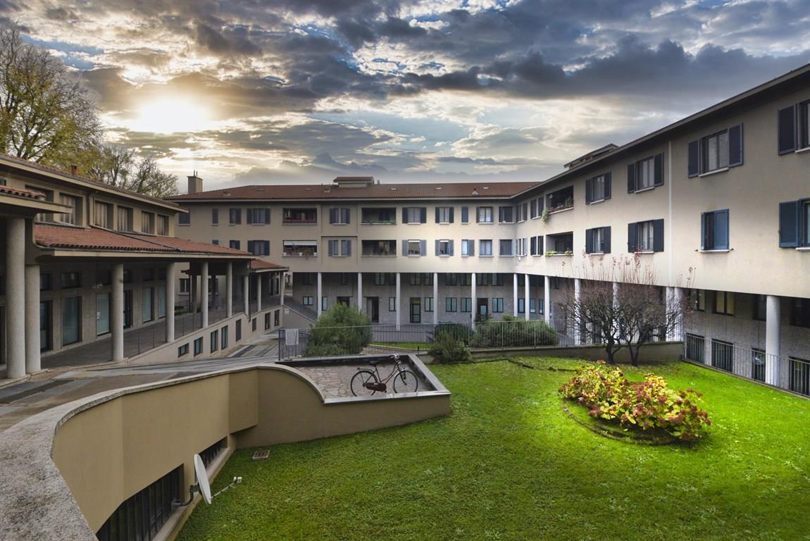 MONZA Isola pedonale - ampio quadrilocale con box