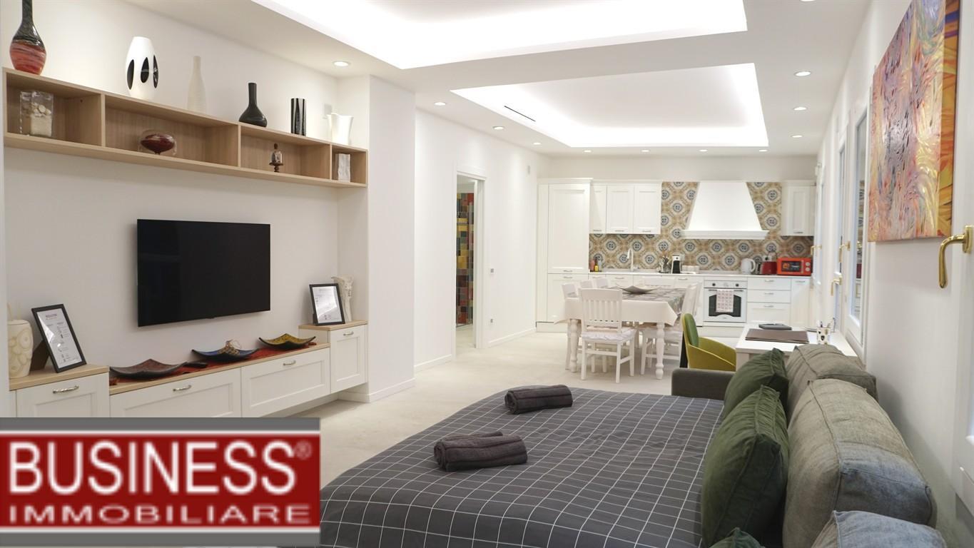 MILANO, MM PAGANO - LOFT ARREDATO CON GIARDINO