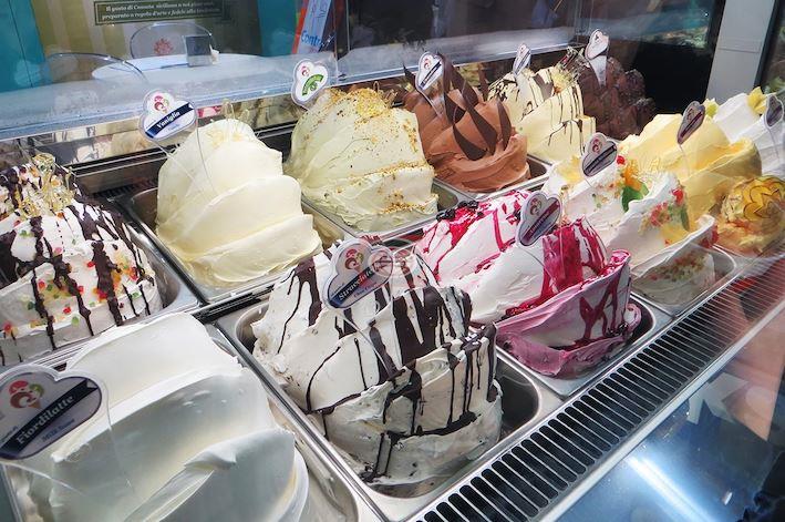 CESENATICO levante = GELATERIA storica in posizione di forte passaggio