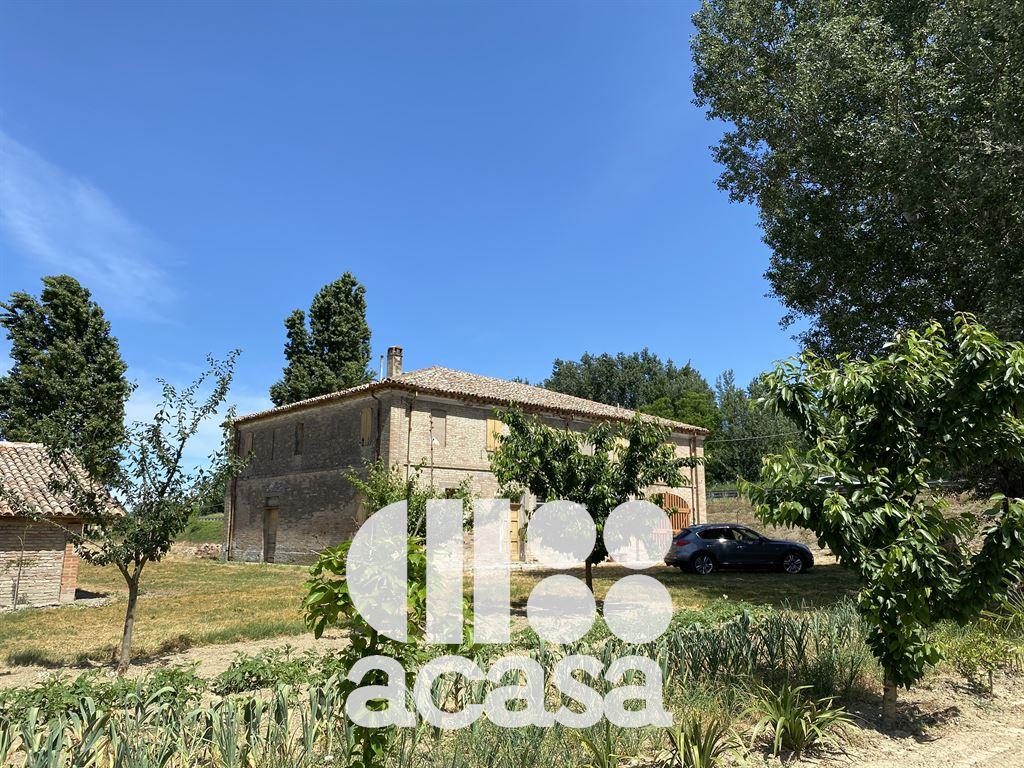 CASALE CON PERTINENZE
