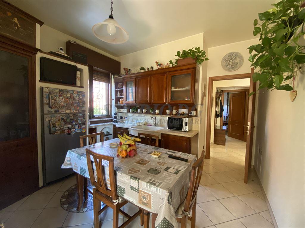 TRILOCALE SEMINDIPENDENTE CON GIARDINO E TAVERNA