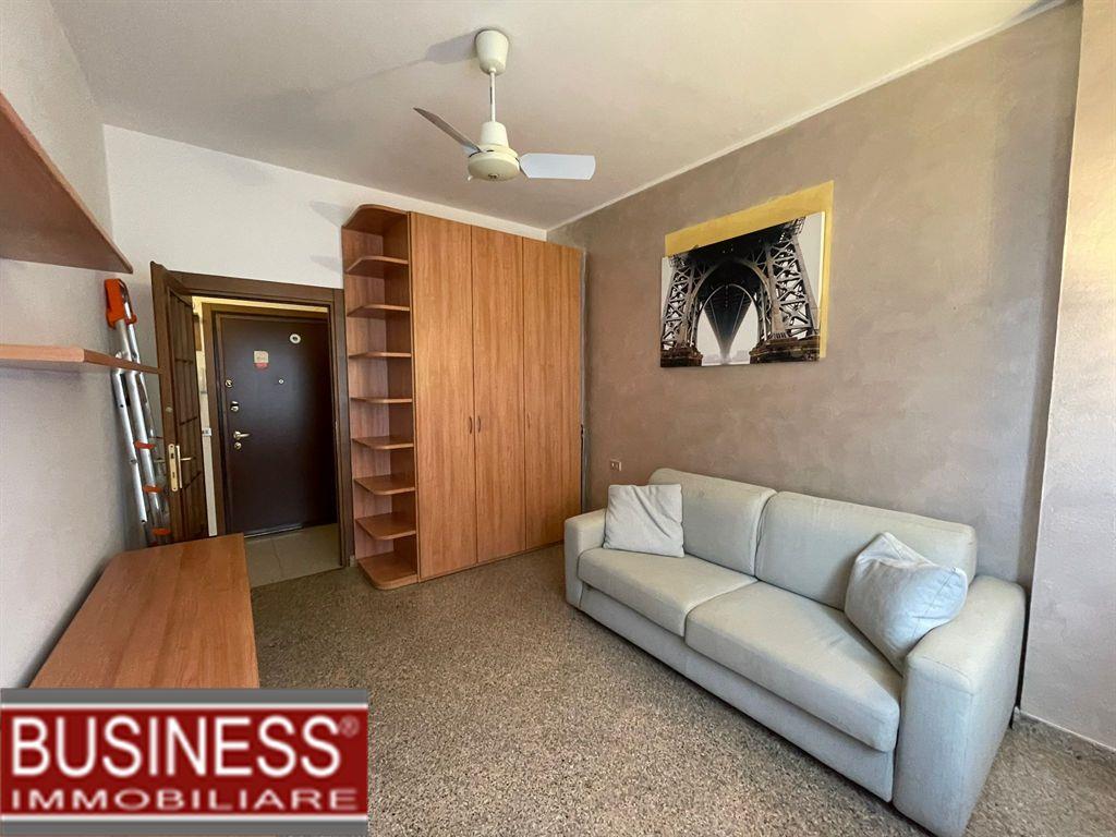 MILANO, ACCURSIO - AMPIO MONOLOCALE ARREDATO