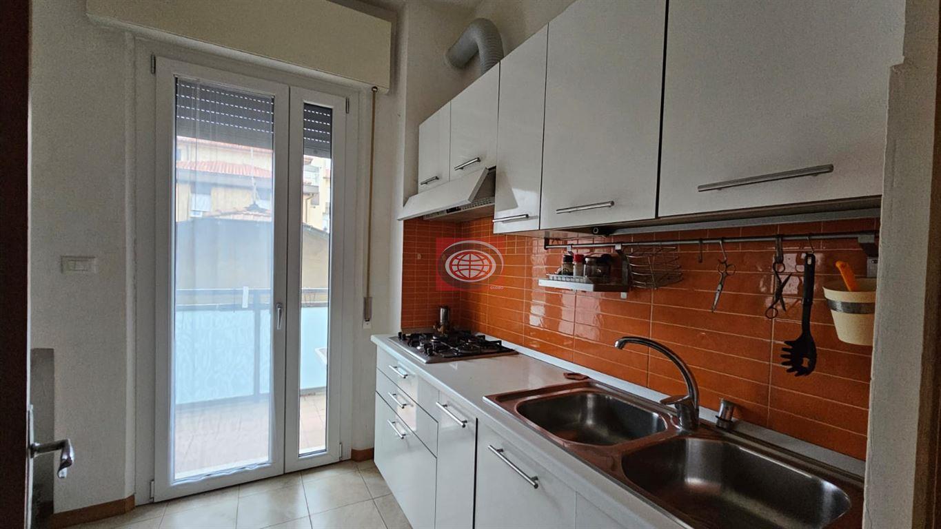 Trilocale-Centro Urbano -Grazioso appartamento 2 letto con soggiorno diviso dalla cucina. Viene ceduto arredato.