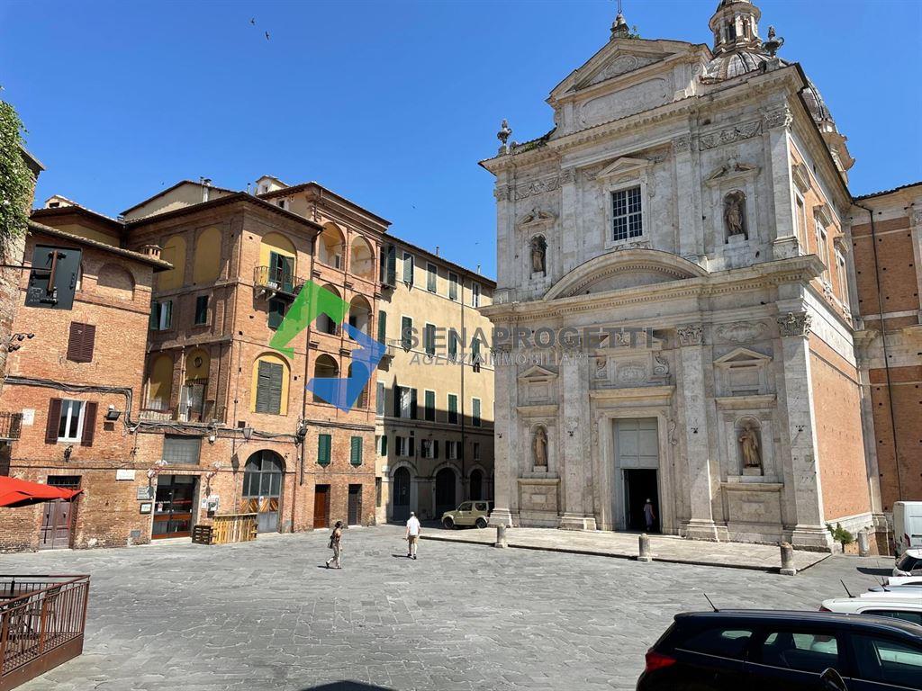 Occasione unica: in esclusiva vendesi appartamento con ingresso al piano terra da Via del Giglio con affaccio e terrazza su Piazza Provenzano