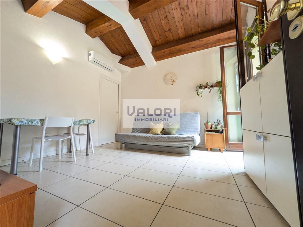 BILOCALE RECENTE E ARREDATO CON AMPIA TERRAZZA COPERTA E GARAGE