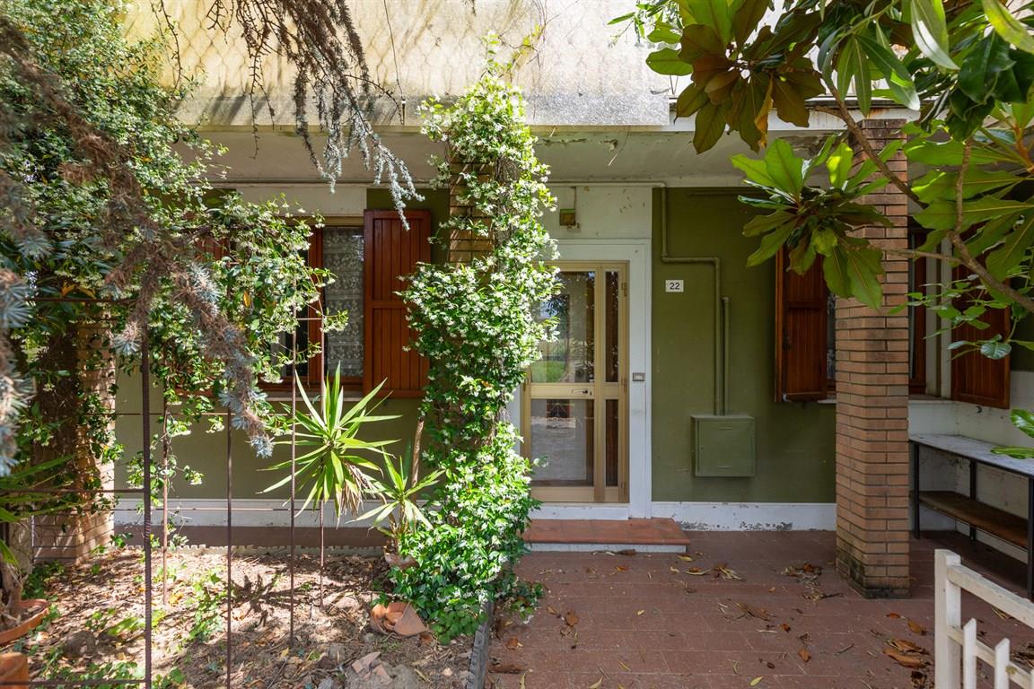 PORZIONE DI CASA CON GIARDINO