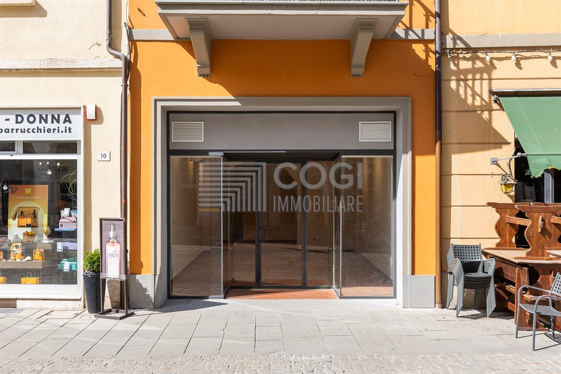 IMOLA: NEGOZIO IN POSIZIONE STRATEGICA