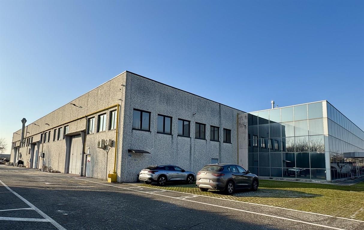 Mezzago Monza Brianza - AFFITTASI capannone industriale con palazzina uffici