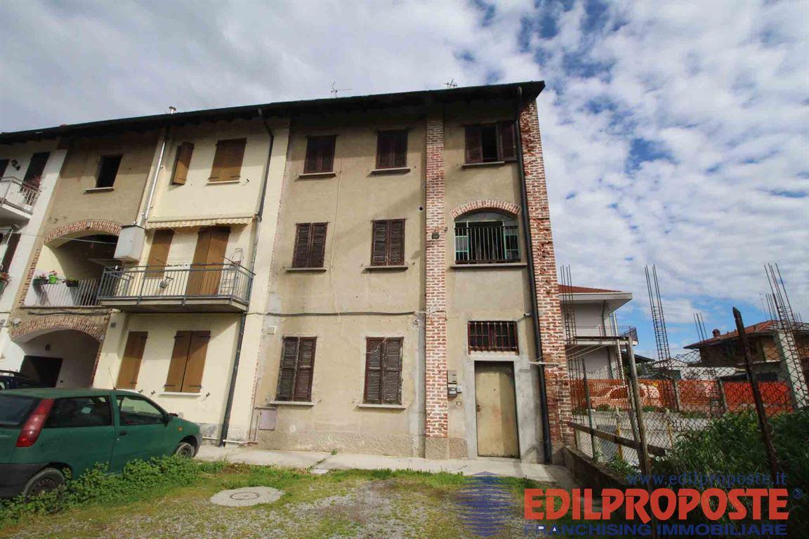 3 LOCALI SU TRE LIVELLI IN CONTESTO DI CORTE