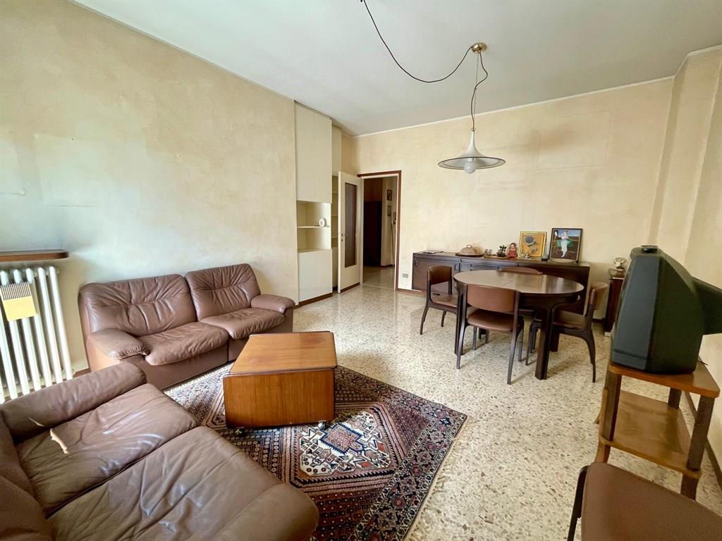 vo109 - ampio trilocale arredato ed indipendete box, cantina e soffitta