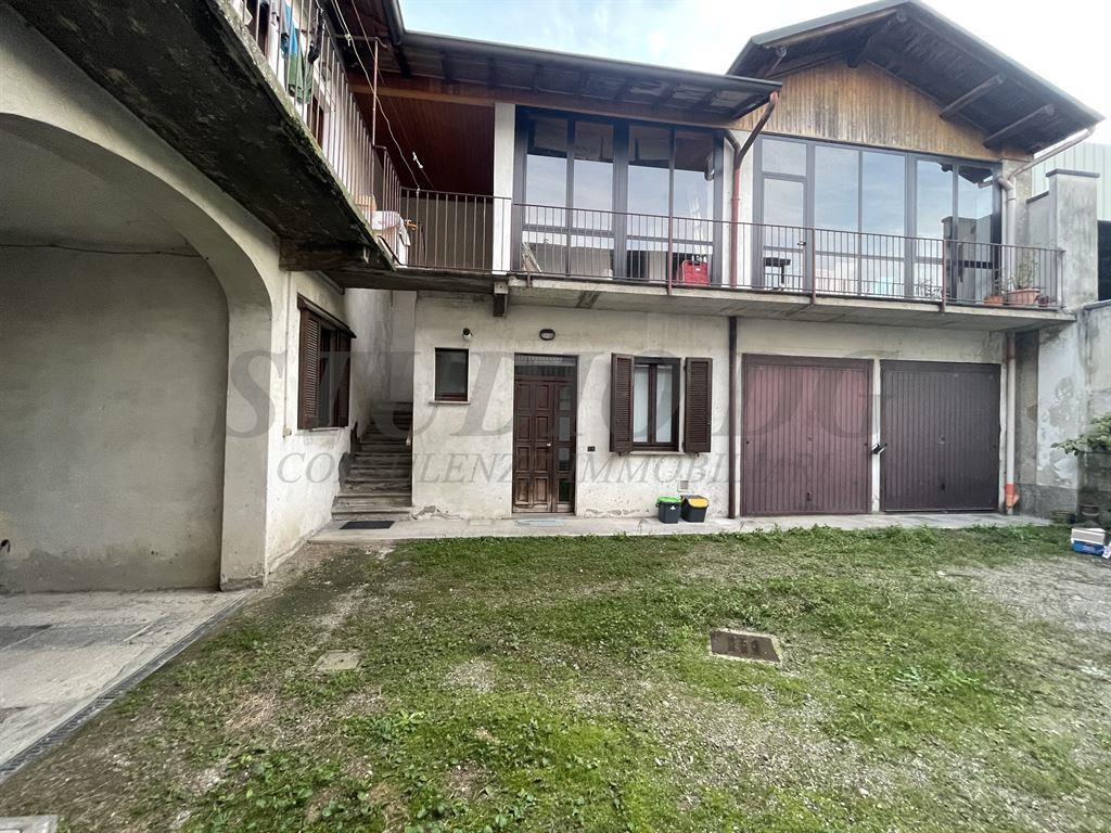 DUE LOCALI CON CUCINA ABITABILE