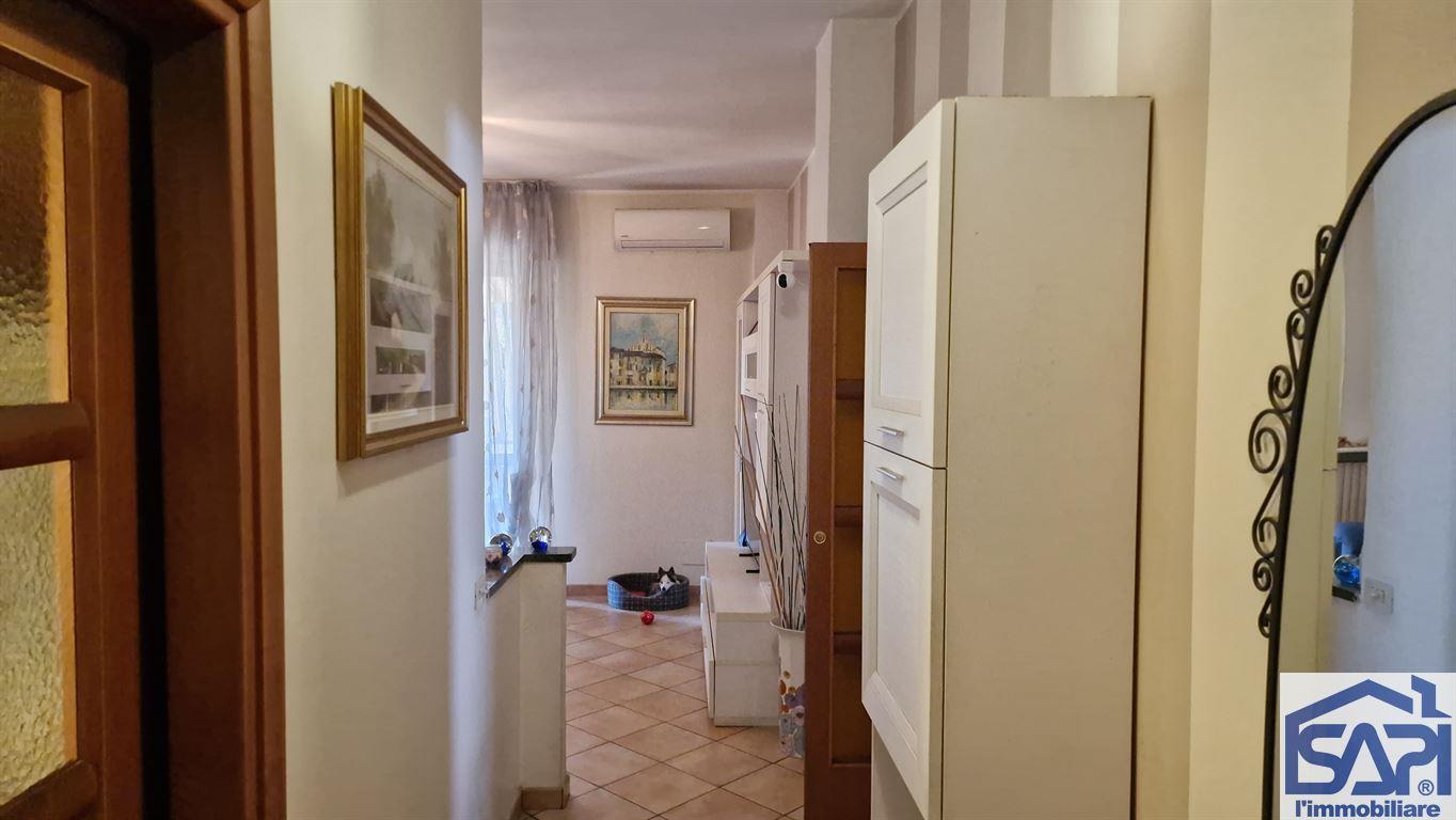 Ultimo piano con giardino privato e box