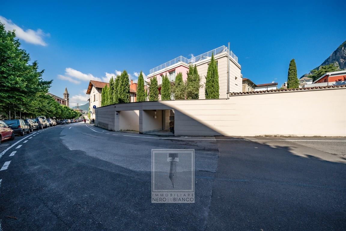 ESCLUSIVO BILOCALE CON GIARDINO PRIVATO E BOX A LECCO Castello